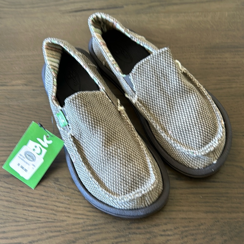 Kids Sanuk shoes, size 4, NWT